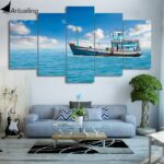 Tableau bateau de pêche et ciel bleu