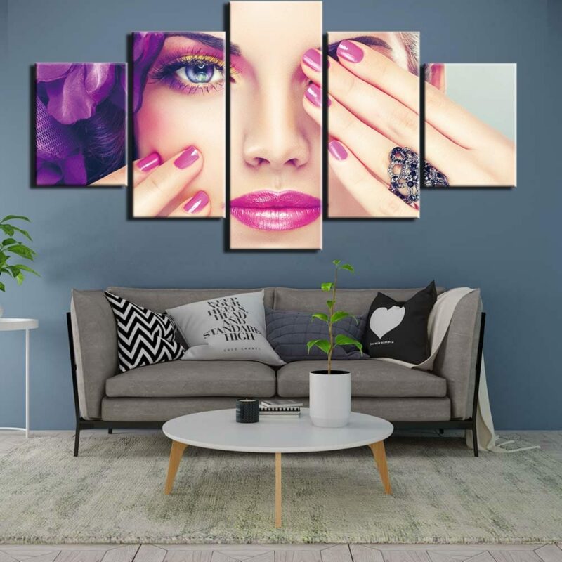 Tableau femme violette