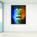 Tableau lion bleu doré. Bonne qualité, original, accrochée sur un mur dans un salon
