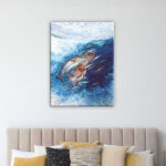 Tableau poissons dans l'océan. Bonne qualité, original, accrochée sur un mur au dessus d'un canapé dans un salon