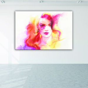Tableau visage femme rose et jaune. Bonne qualité, original, accrochée sur un mur dans un salon